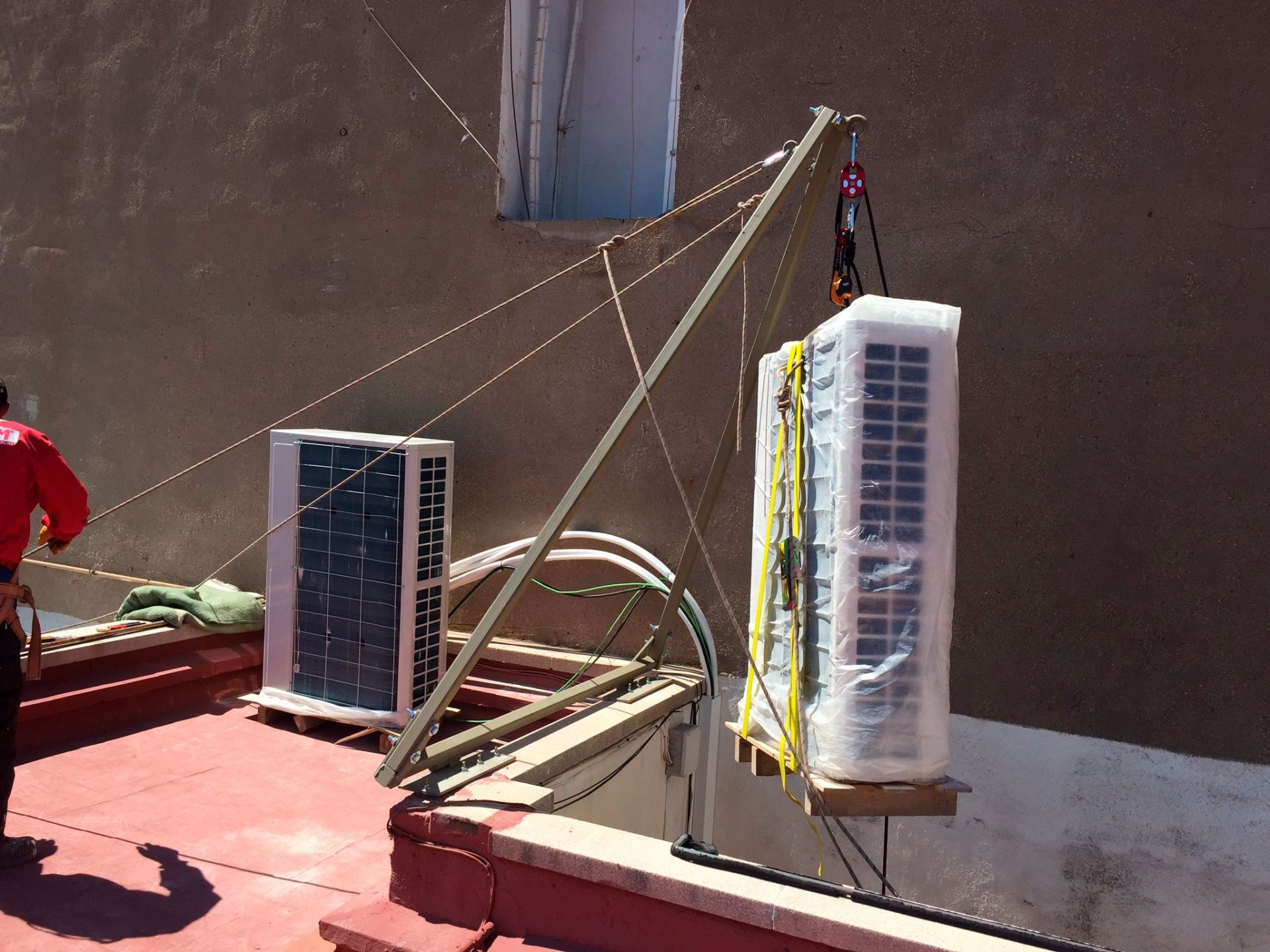 Instalación de tubos de aire acondicionado en Barcelona